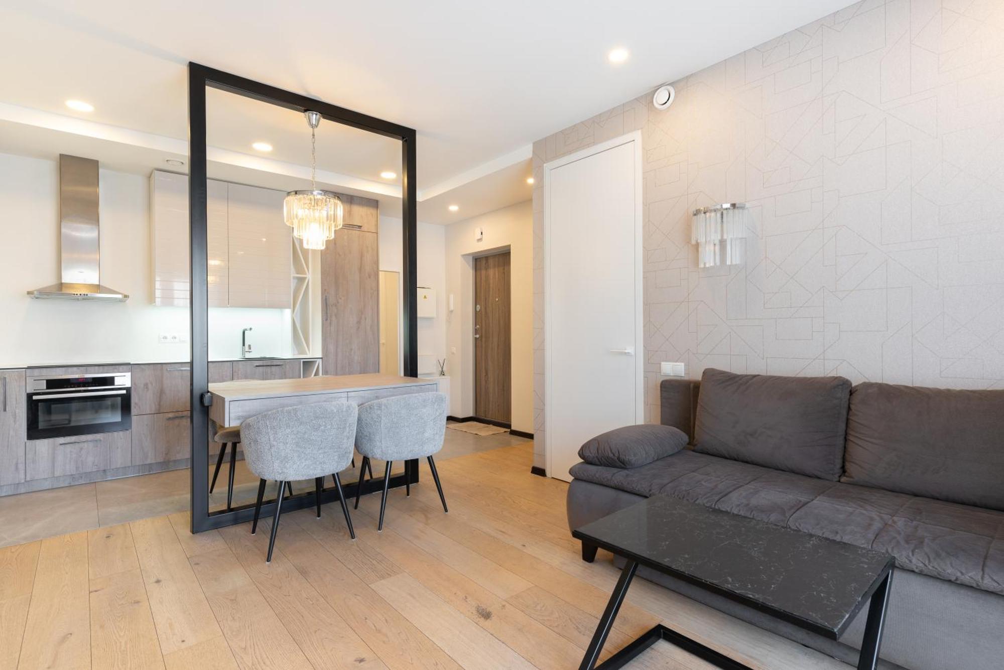 Cozy In Center Apartment *